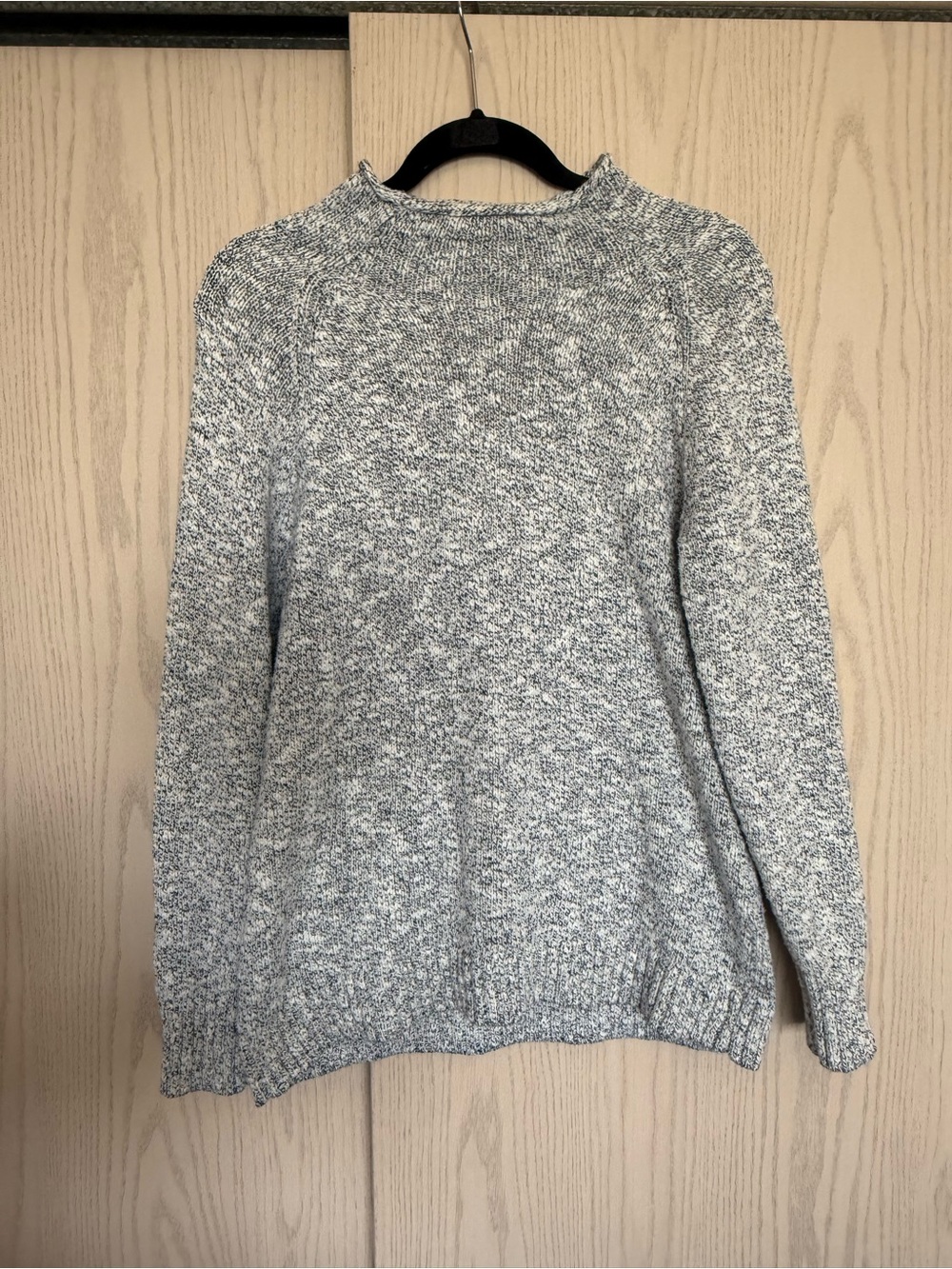L.L.Bean Cotton Ragg
Mockneck Sweater Marled Gray
White Size M